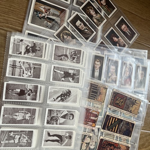 Lot antique cigarette cards - of,